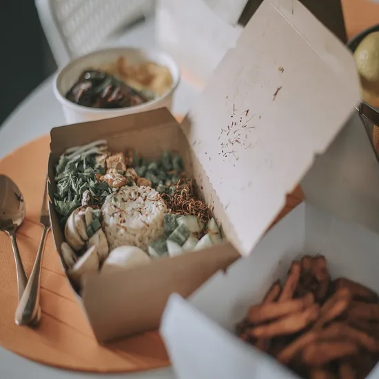 Wholesale Customized Printing Logo Food Grade Disposable Takeaway Sushi Fried Chicken Chips Burger Container Cardboard Kraft Paper Fast Food Packaging Box