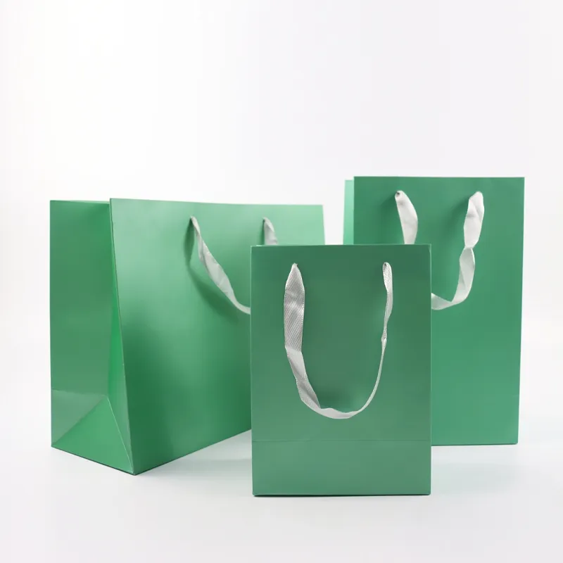 Factory Customized Print Luxury Personalized Degradable Recyclable Shopping Gift Food Arts Crafts Packaging Kraft Cardboard Paper Bag with Portable Handle
