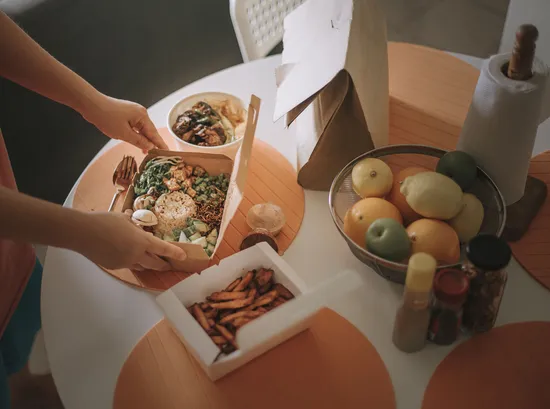 Wholesale Customized Printing Logo Food Grade Disposable Takeaway Sushi Fried Chicken Chips Burger Container Cardboard Kraft Paper Food Box