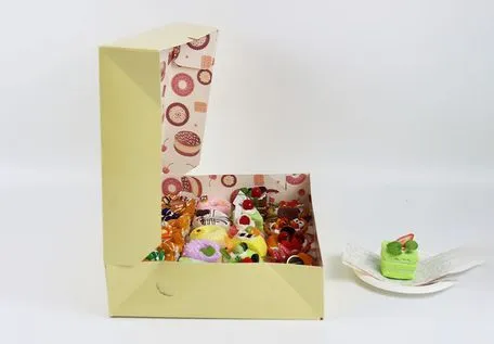 Factory Cheap Wholesale Custom Transparent Window Printed Logo Size Food Grade Degradable Doughnut Disposable Bakery Packaging Macaron Paper Cake Cardboard Box