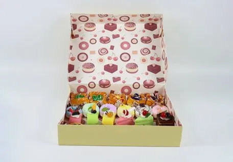 Moisture-Proof High-Quality Printing Customized White Small Cake Boxes Packaging for Birthday Delivery