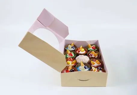 Lightweight Prevent Vibration Customized Cakes Donut Packaging Box for Coffee Shop Takeaway