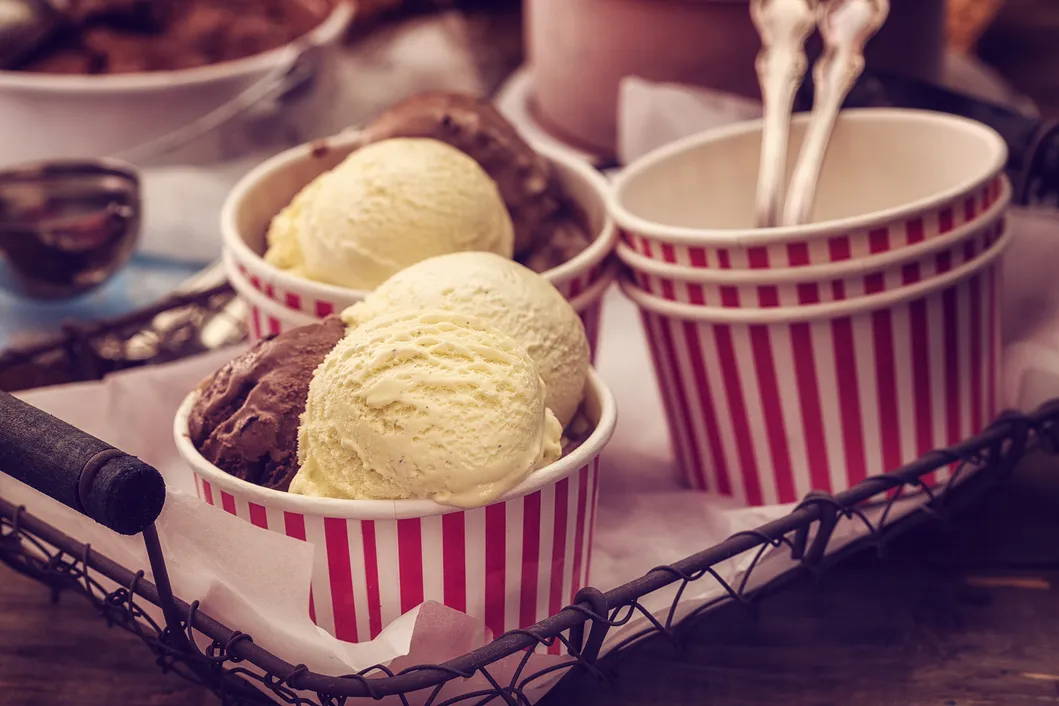 Factory Wholesale Cheap Customized Disposable Ice Cream Cold Cup with Lid Spoon
