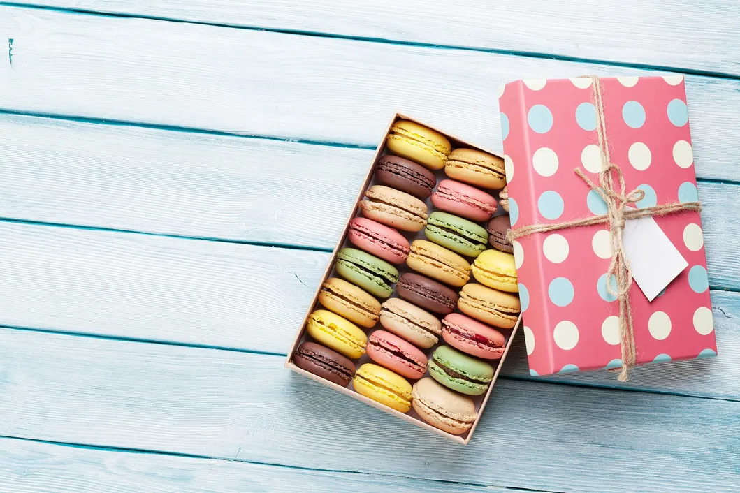 Wholesale Cheap Custom Printed Logo Food Grade Paper Multi-Color Disposable Degradable Bakery Doughnut Cake Packaging Box with Lid