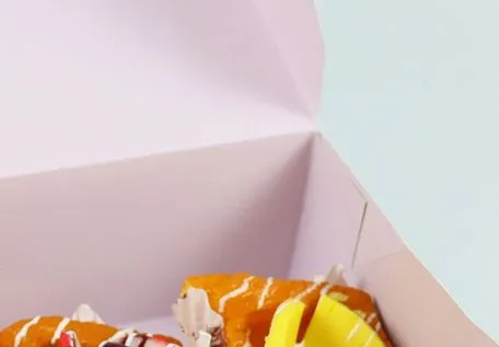 Firmly Sealed Easy to Operate Small Paper Cake Box for Press Conference