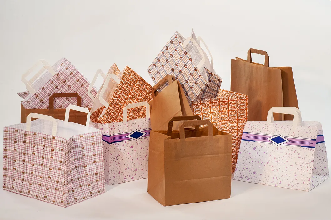 Factory Wholesale Custom Eco-Friendly Twist Handle Luxury Packaging Shopping Gift Paper Bag