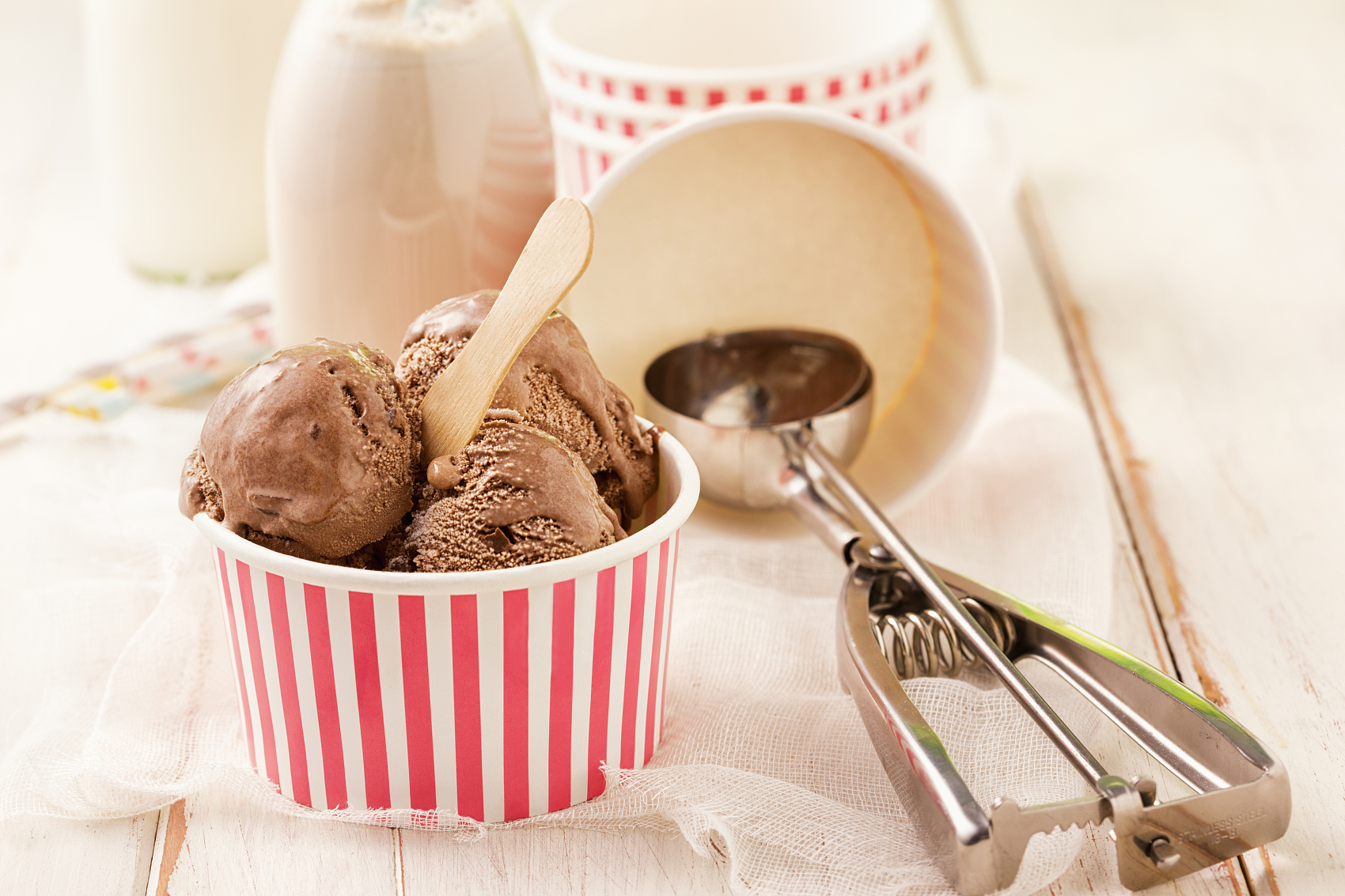 Factory Wholesale Food Grade Eco-Friendly Disposable Degradable Custom Juice Storage Packaging Cold Drink Ice cream Single Double Paper Cup with Lid