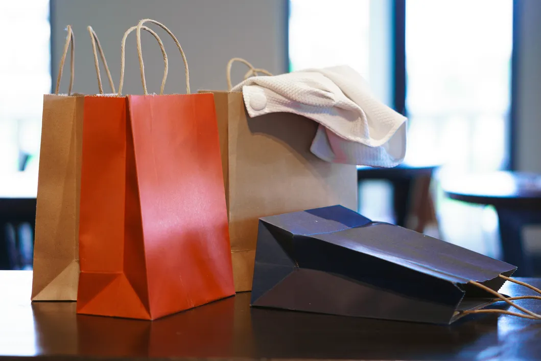 Customized Colors Kraft Paper Packaging Gift Tote Carrier Paper Shoppingpacking Bag