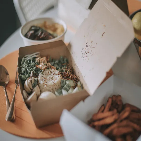 Customized High Quality Wholesale Kraft Paper Food Box Disposable Food Grade Paper Lunch Box