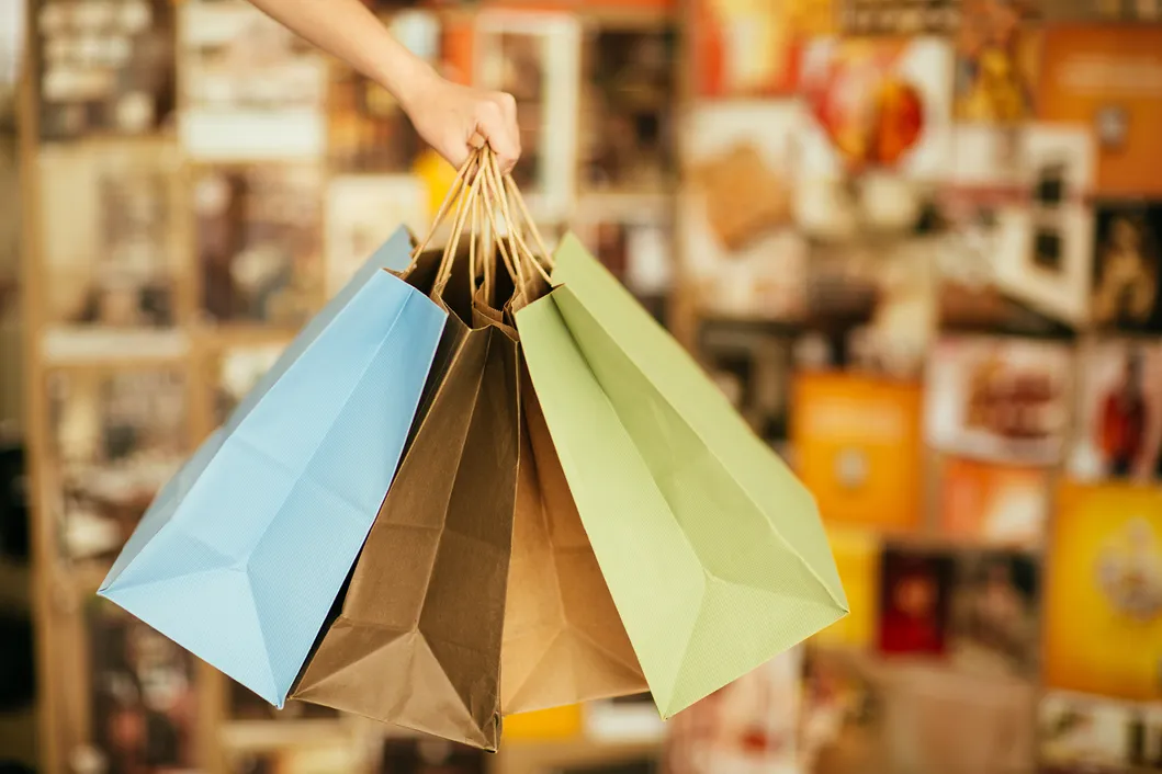 Factory Wholesale Custom Eco-Friendly Twist Handle Luxury Packaging Shopping Gift Paper Bag
