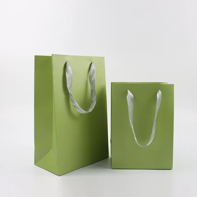 Factory Customized Print Luxury Personalized Degradable Recyclable Shopping Gift Food Arts Crafts Packaging Kraft Cardboard Paper Bag with Portable Handle